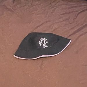 Reversible bucket hat